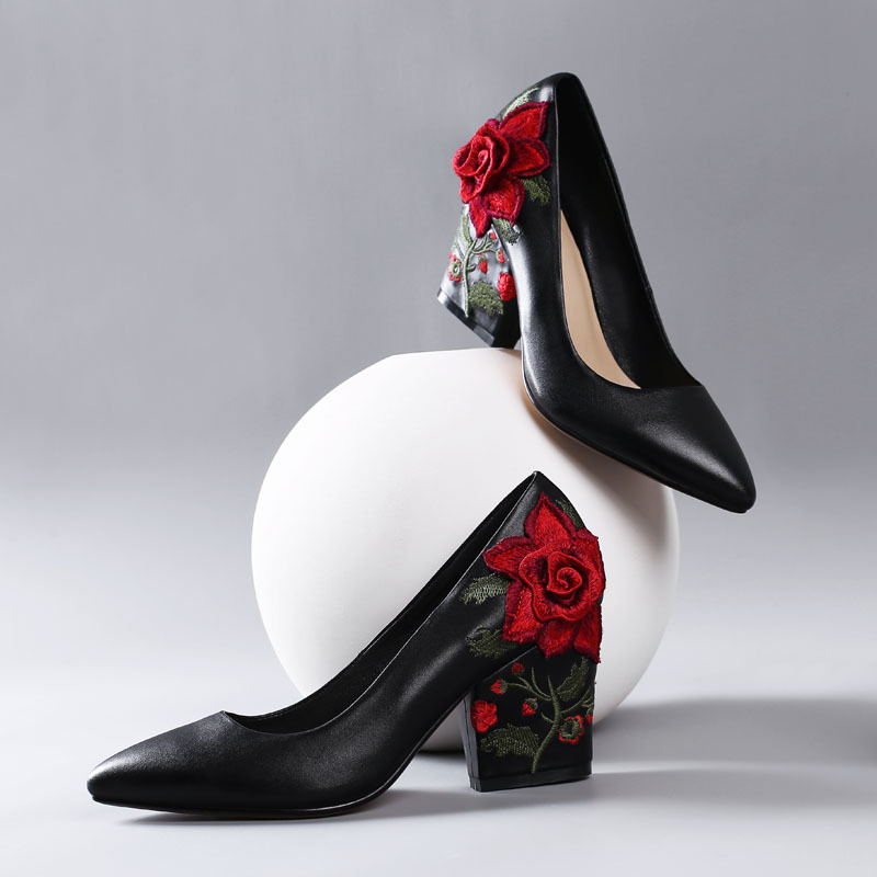 Embroidery Rose - Модные туфли-лодочки с вышивкой красными розами,